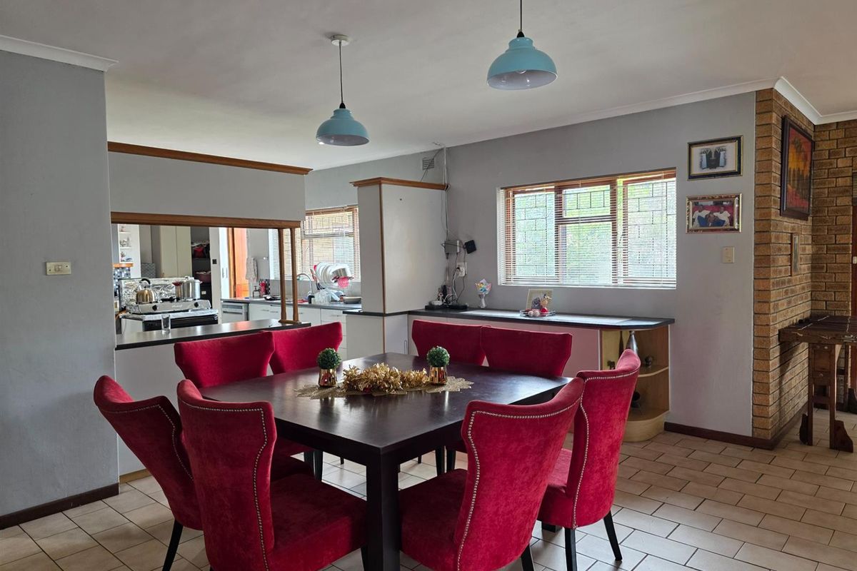 5 BEDROOM FAMILY HOME - SONEIKE - SPACIOUS - FOR PROFESSIONAL OR BIG FAMILY  PARKING FOR 8 CARS - Photo 2