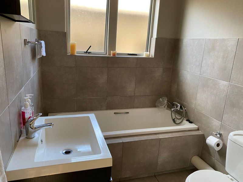 Apartment To Rent in Erand Gardens, Midrand - Photo 2