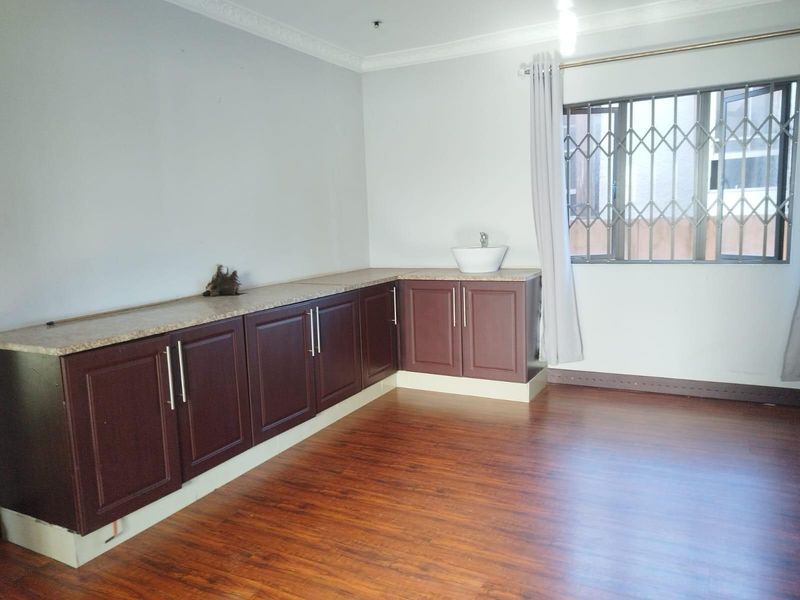 Apartment To Rent in Essenwood, Durban, KwaZulu Natal - Photo 6