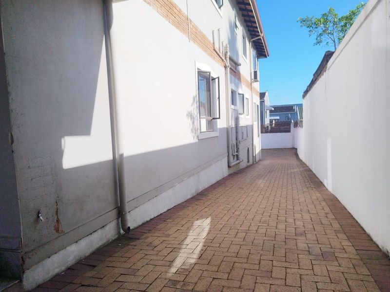 Apartment To Rent in Essenwood, Durban, KwaZulu Natal - Photo 4