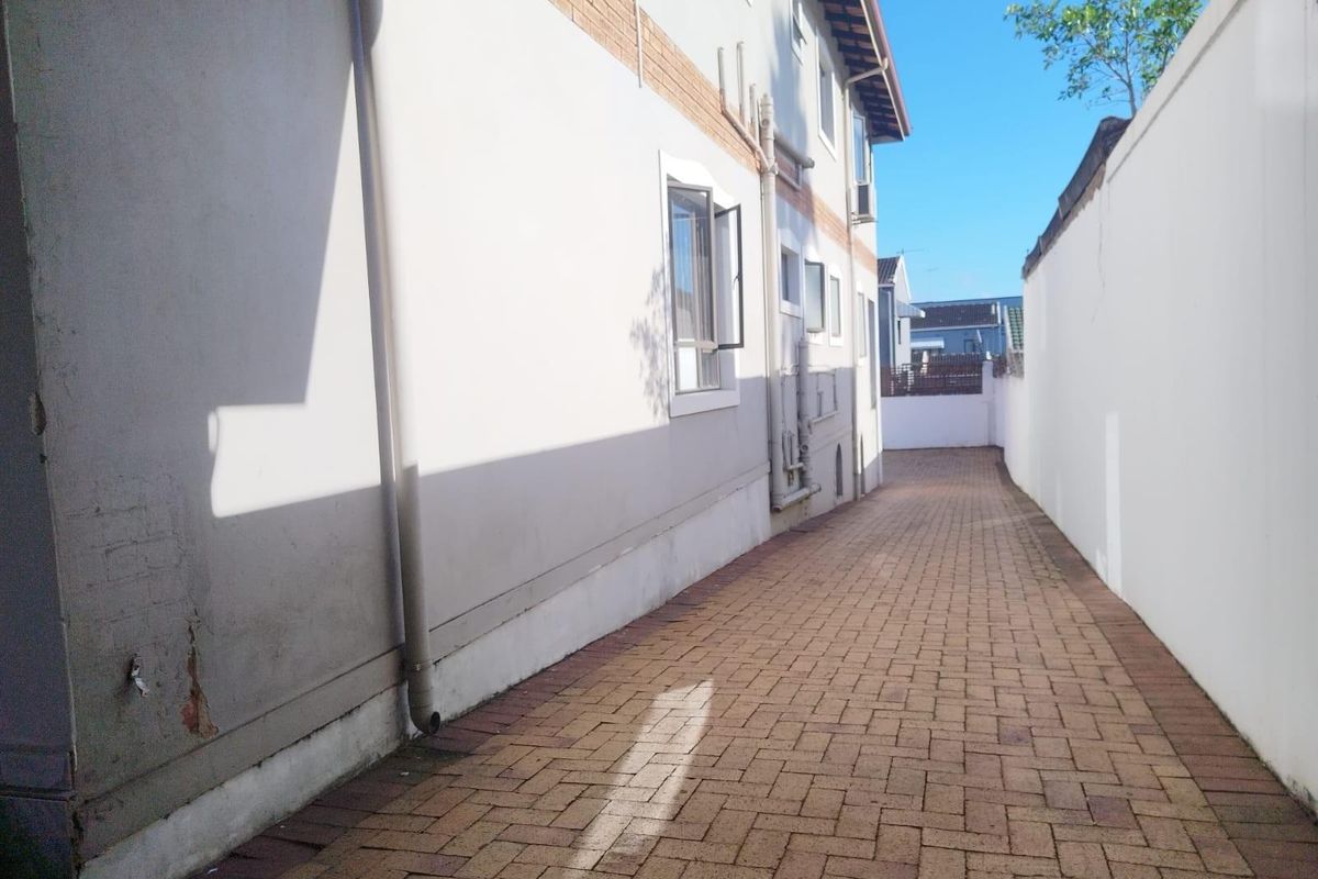 Apartment To Rent in Essenwood, Durban, KwaZulu Natal - Photo 4