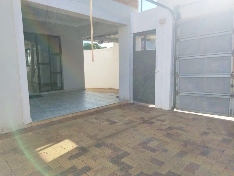 Apartment To Rent in Essenwood, Durban, KwaZulu Natal - Photo 2