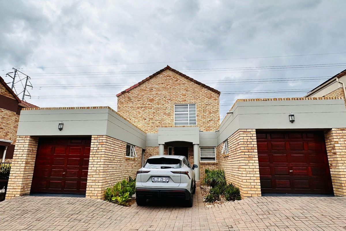 Inviting Two Bedroom Home with Loft + Expansive Upstairs Balcony - Photo 2