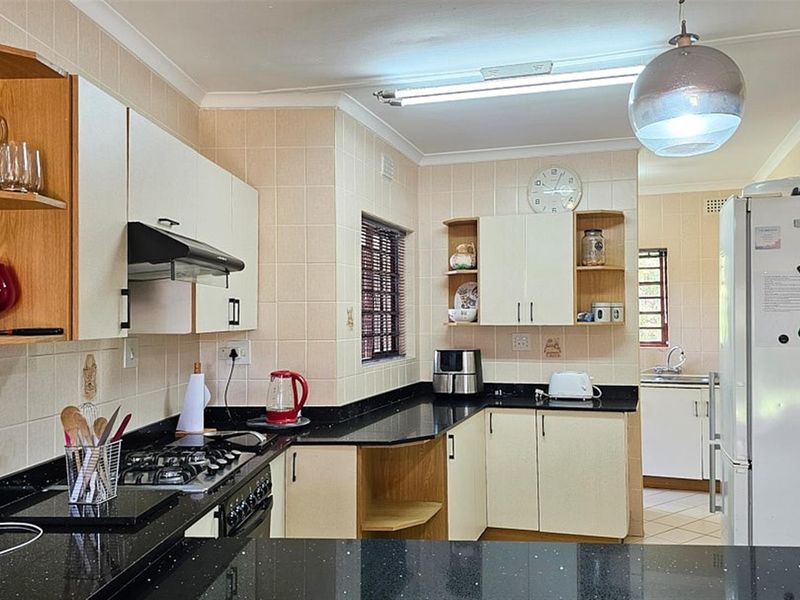 Happy, Spacious, Pet and Wheelchair Friendly Townhouse - Photo 4