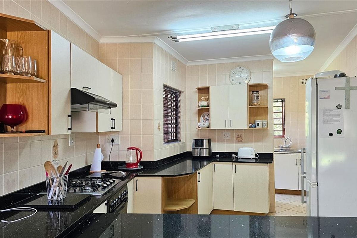 Happy, Spacious, Pet and Wheelchair Friendly Townhouse - Photo 4