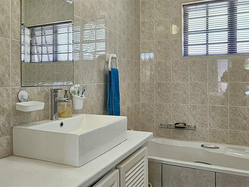 Happy, Spacious, Pet and Wheelchair Friendly Townhouse - Photo 7