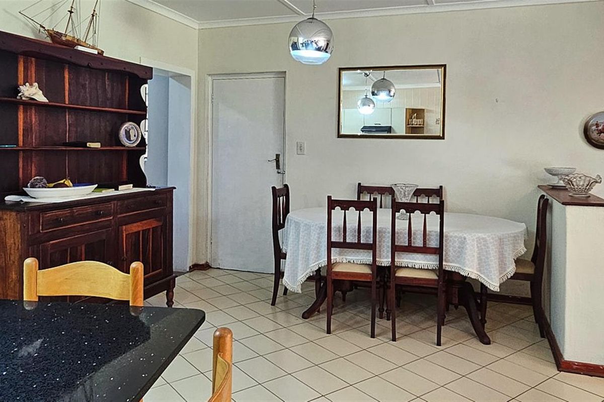 Happy, Spacious, Pet and Wheelchair Friendly Townhouse - Photo 3