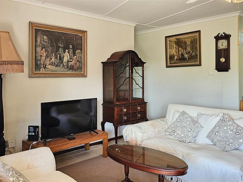 Happy, Spacious, Pet and Wheelchair Friendly Townhouse - Photo 9