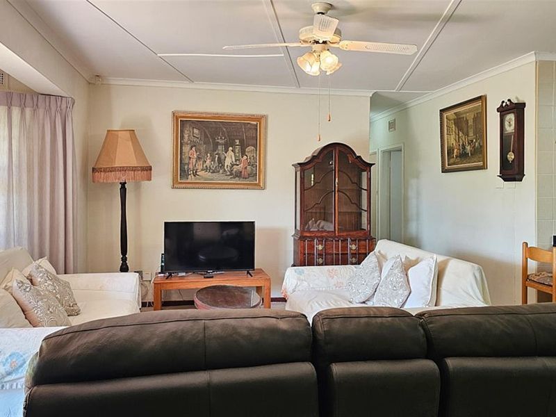 Happy, Spacious, Pet and Wheelchair Friendly Townhouse - Photo 8