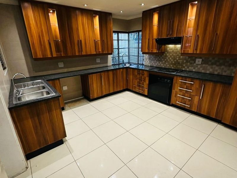 3 bedroom house For Sale in Kensington, Johannesburg - Photo 6