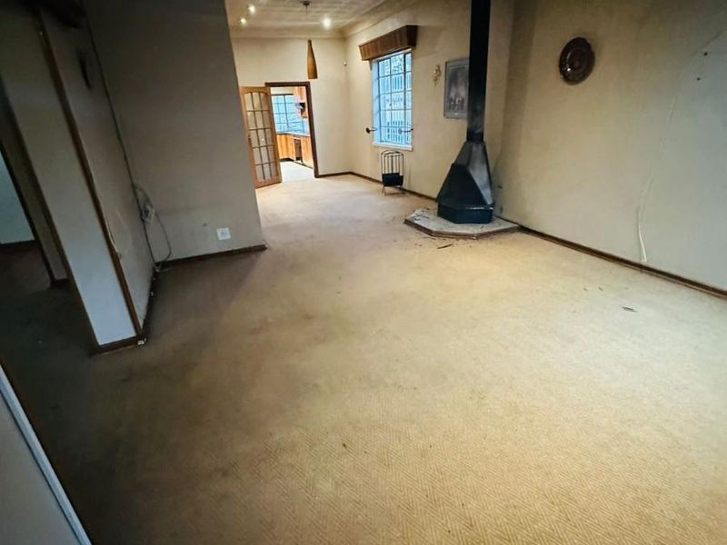 3 bedroom house For Sale in Kensington, Johannesburg - Photo 5