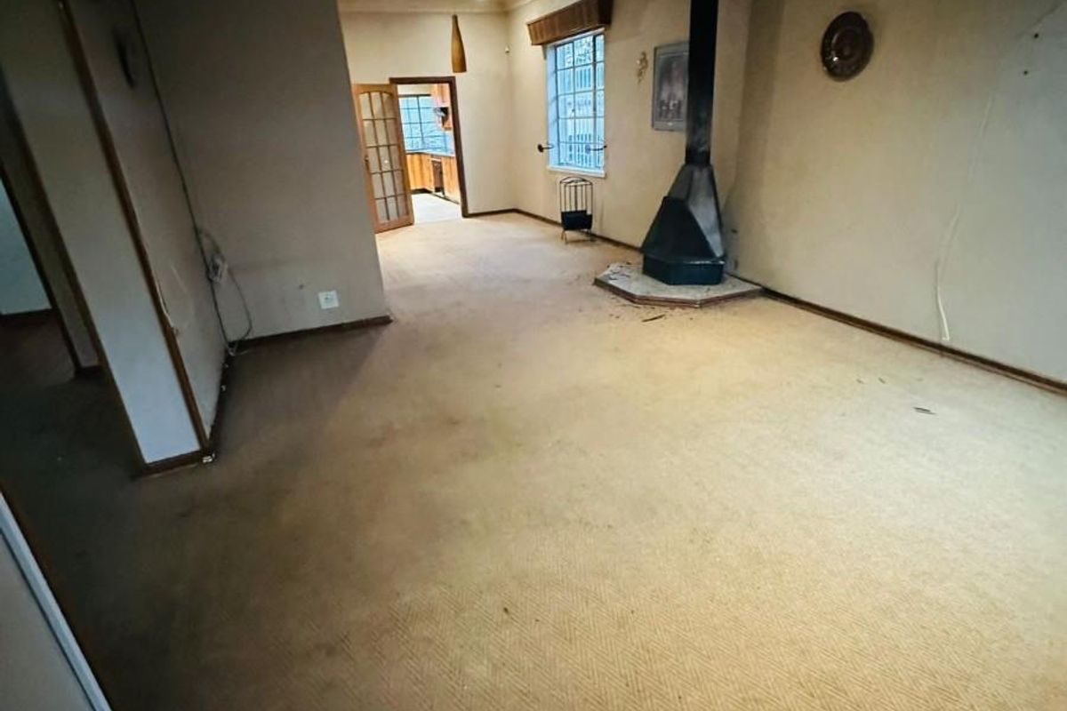 3 bedroom house For Sale in Kensington, Johannesburg - Photo 5