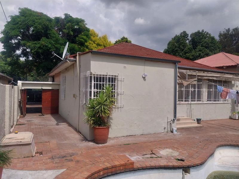 3 bedroom house For Sale in Kensington, Johannesburg - Photo 4