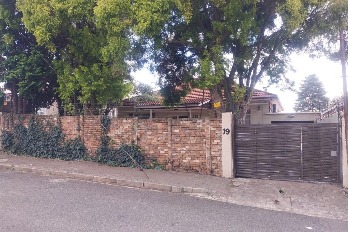 3 bedroom house For Sale in Kensington, Johannesburg - Photo 2