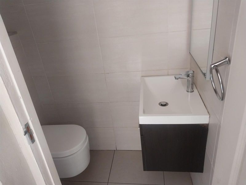 3 bedroom house For Sale in Kensington, Johannesburg - Photo 10