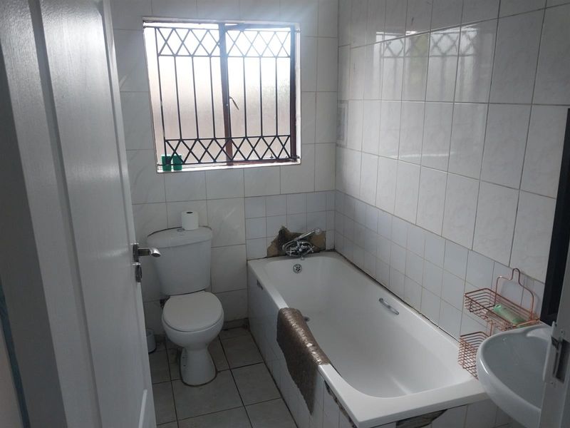 3 bedroom House For Sale in Protea Glen, Soweto - Photo 10