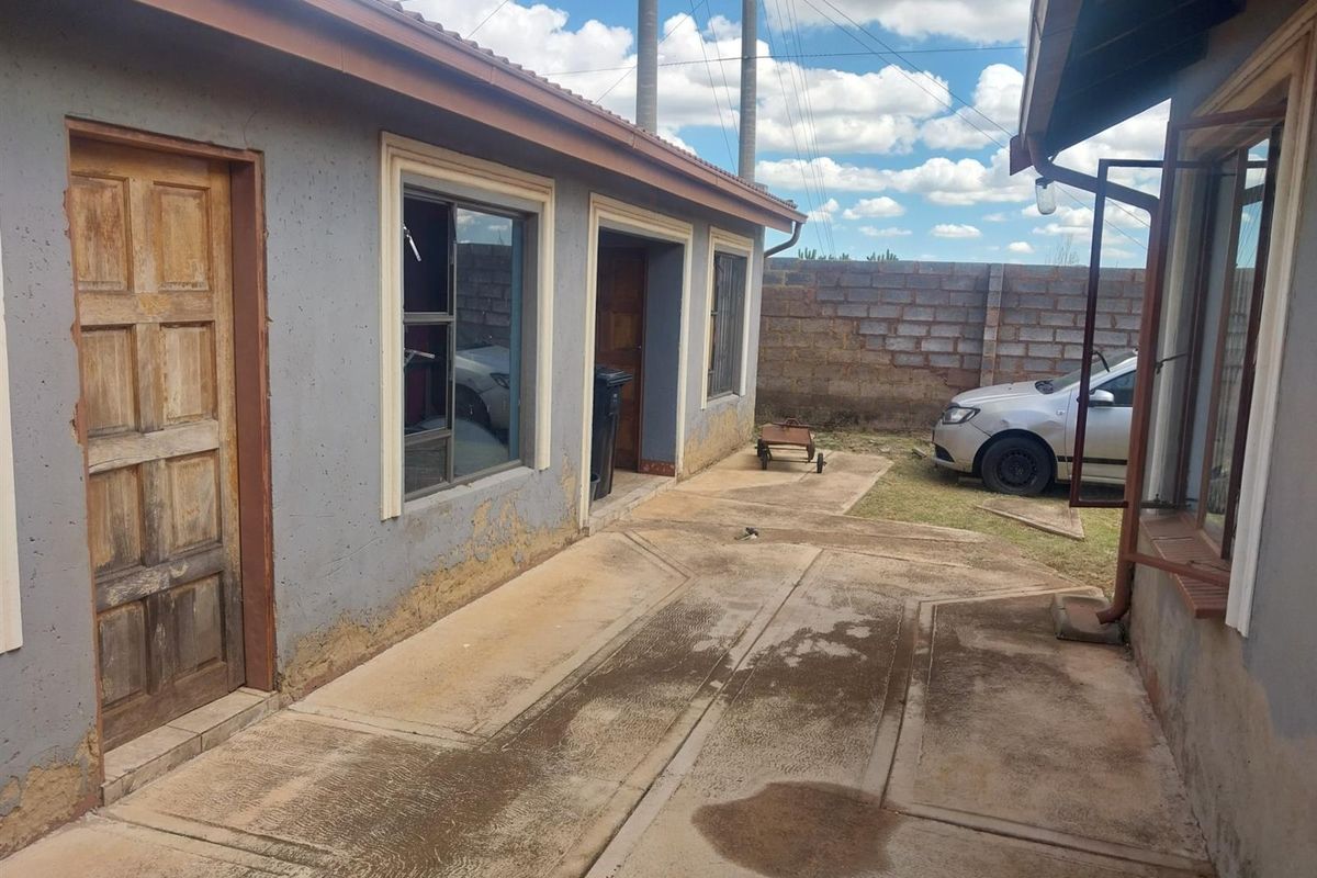 3 bedroom House For Sale in Protea Glen, Soweto - Photo 3