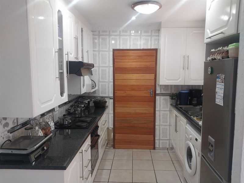 3 bedroom House For Sale in Protea Glen, Soweto - Photo 5