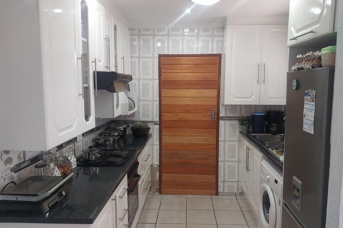 3 bedroom House For Sale in Protea Glen, Soweto - Photo 5