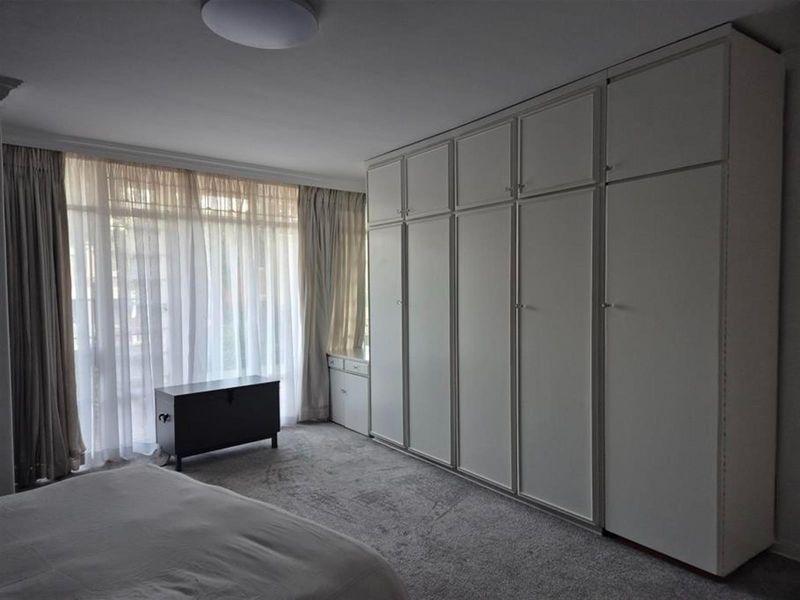 3-Bedroom Ground Floor Apartment in Bryanston - Photo 7