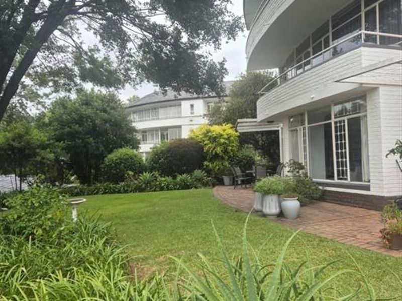 3-Bedroom Ground Floor Apartment in Bryanston - Photo 4