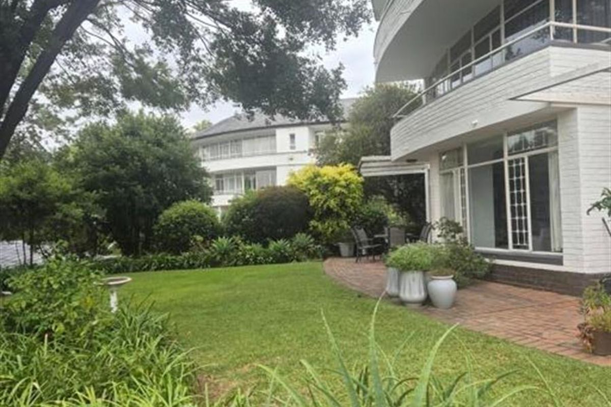3-Bedroom Ground Floor Apartment in Bryanston - Photo 4