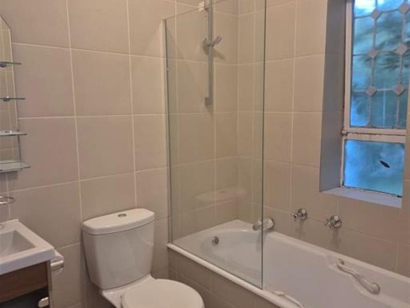 3-Bedroom Ground Floor Apartment in Bryanston - Photo 6