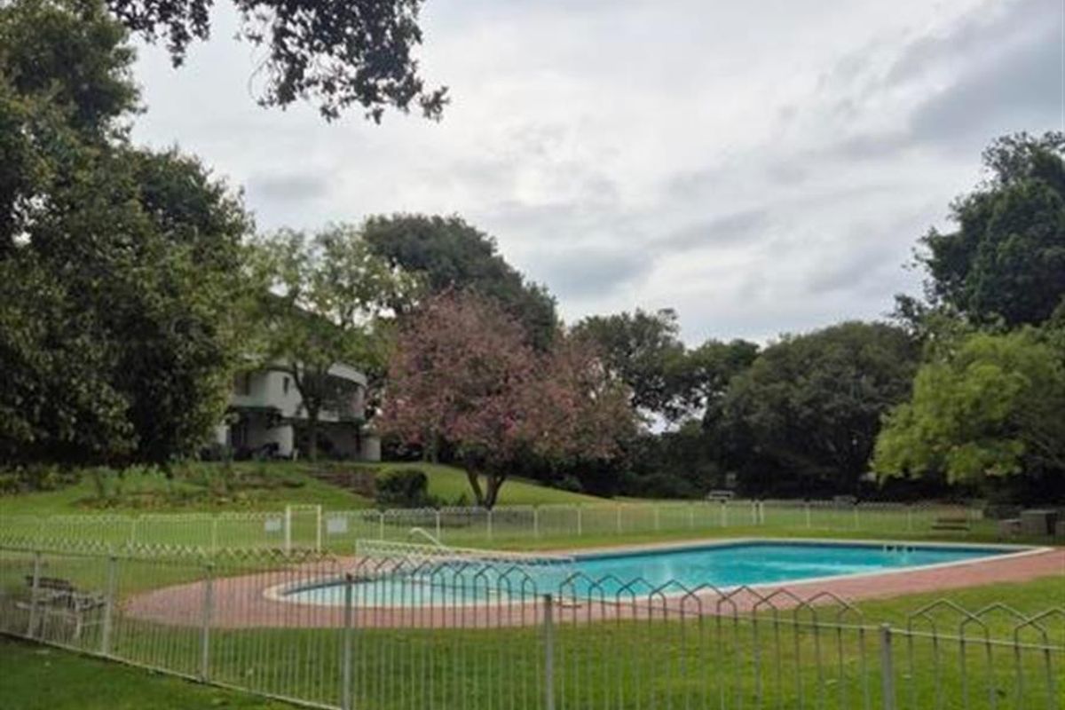 3-Bedroom Ground Floor Apartment in Bryanston - Photo 3