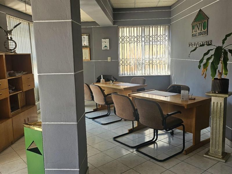 House For Sale in Regents Park, Johannesburg - Photo 2