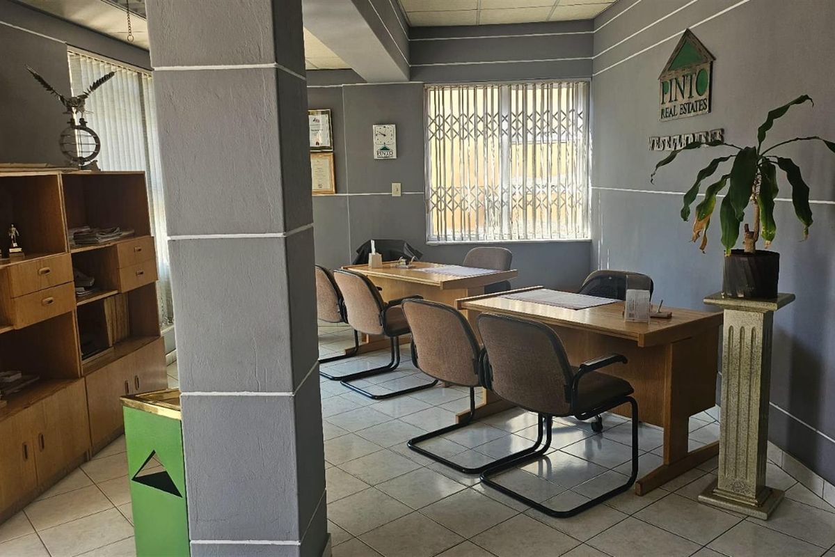 House For Sale in Regents Park, Johannesburg - Photo 2