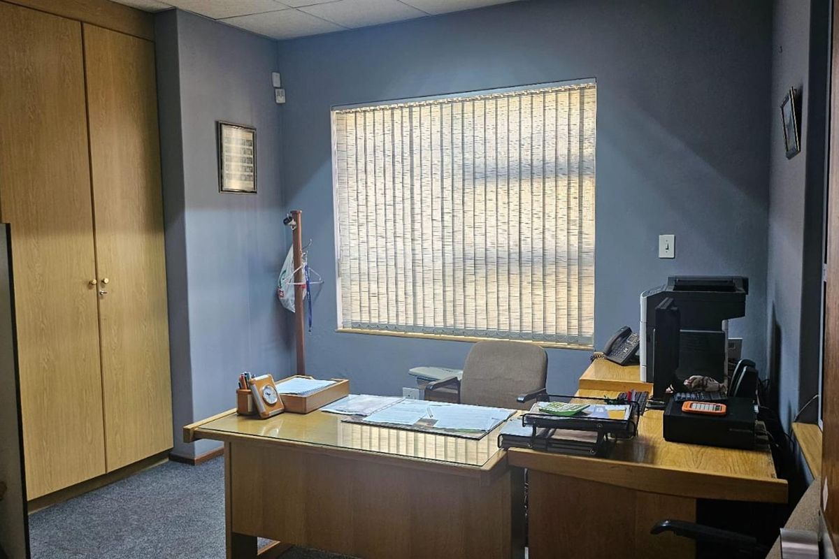 House For Sale in Regents Park, Johannesburg - Photo 5