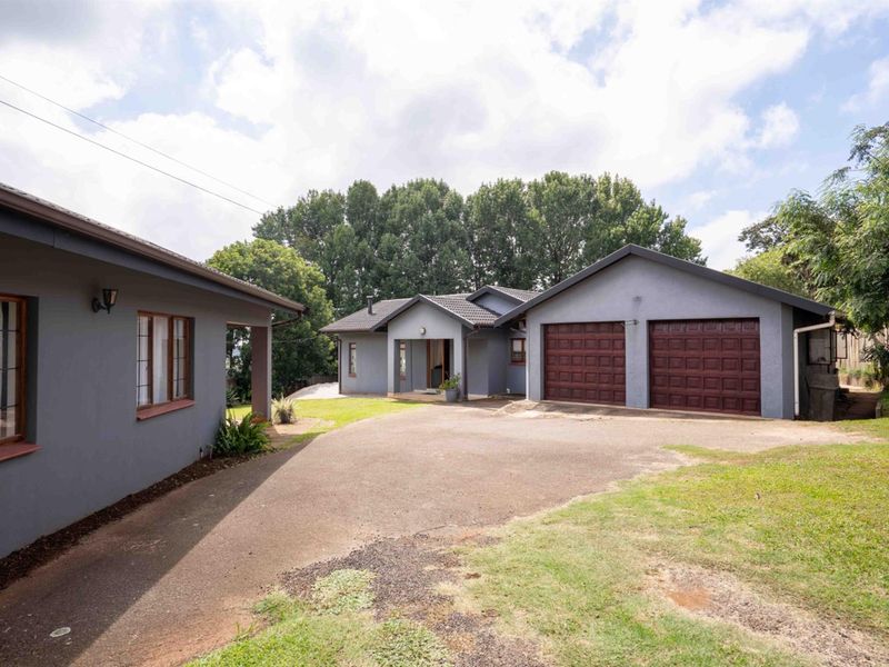 Spacious 5-Bedroom Family Home with Garden Cottage | Waterfall - Photo 4