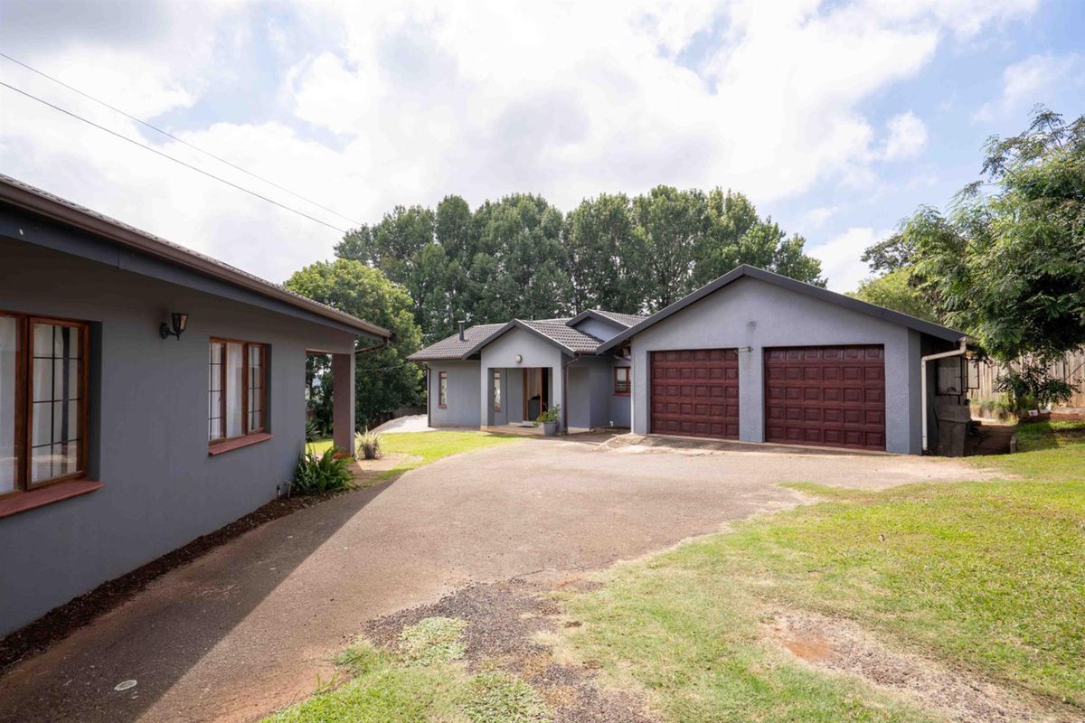 Spacious 5-Bedroom Family Home with Garden Cottage | Waterfall - Photo 4