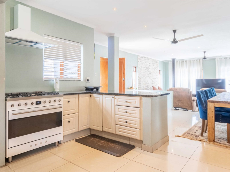 Spacious 5-Bedroom Family Home with Garden Cottage | Waterfall - Photo 10