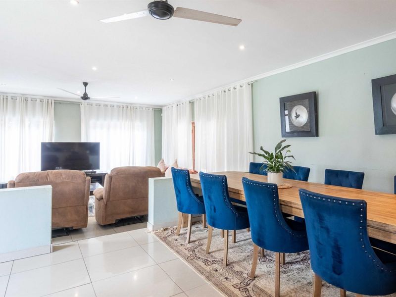 Spacious 5-Bedroom Family Home with Garden Cottage | Waterfall - Photo 8