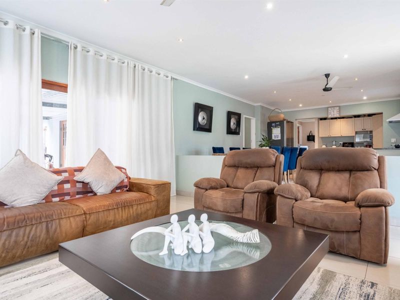 Spacious 5-Bedroom Family Home with Garden Cottage | Waterfall - Photo 6