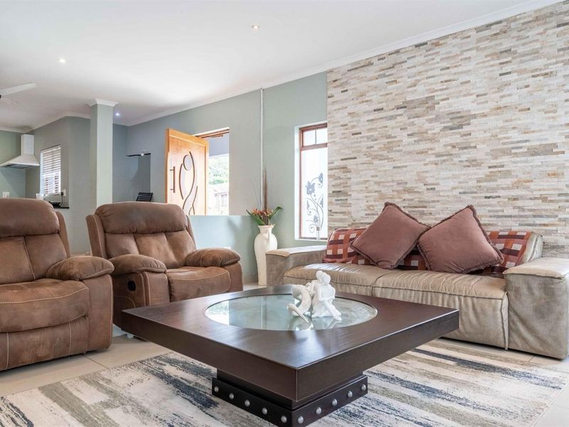 Spacious 5-Bedroom Family Home with Garden Cottage | Waterfall - Photo 5