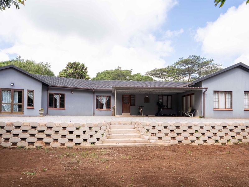 Spacious 5-Bedroom Family Home with Garden Cottage | Waterfall - Photo 3