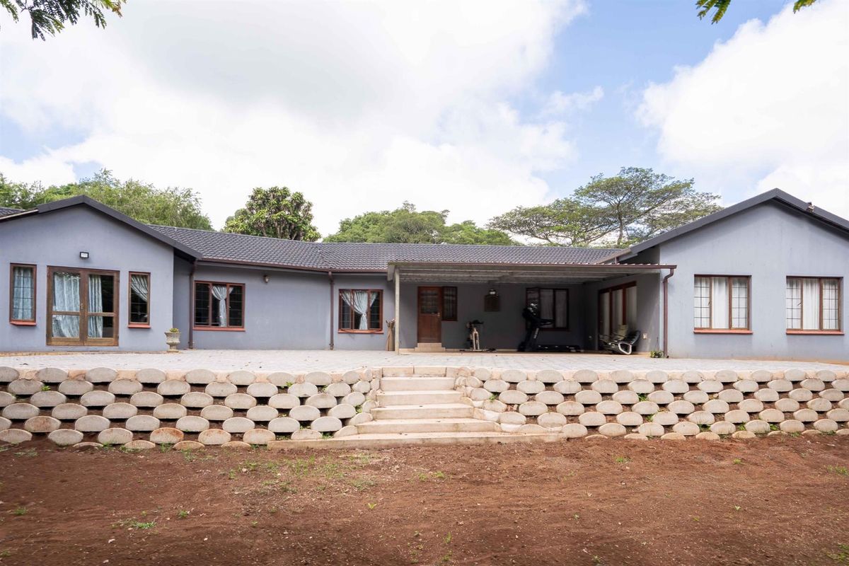 Spacious 5-Bedroom Family Home with Garden Cottage | Waterfall - Photo 3