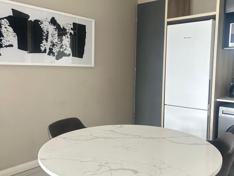 Elegant 1-Bedroom Apartment with Rooftop Pool and City Views R 23 000 p/m - Photo 7