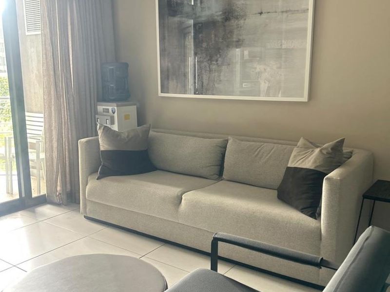 Elegant 1-Bedroom Apartment with Rooftop Pool and City Views R 23 000 p/m - Photo 6