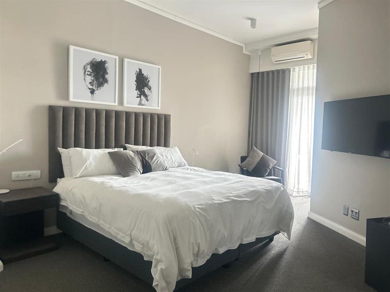 Elegant 1-Bedroom Apartment with Rooftop Pool and City Views R 23 000 p/m - Photo 2