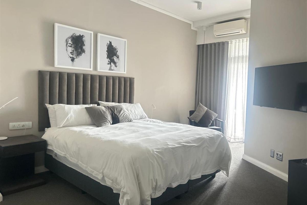 Elegant 1-Bedroom Apartment with Rooftop Pool and City Views R 23 000 p/m - Photo 2