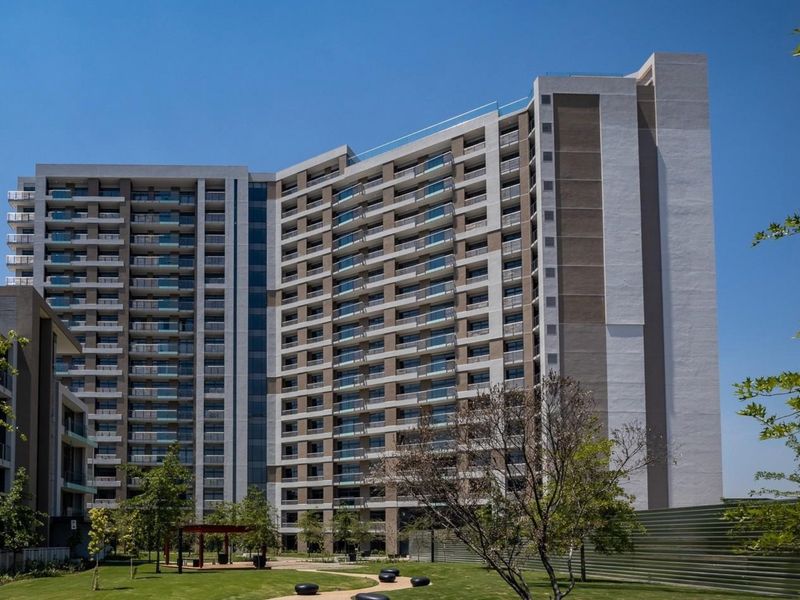 Elegant  Large 1-Bedroom Apartment - Well Priced - Photo 1