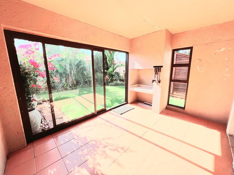 Secure Ground Floor Unit with Private Garden | 24hr Security | Weltevreden Park - Photo 3