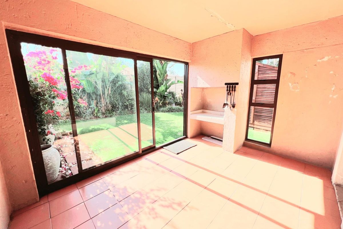 Secure Ground Floor Unit with Private Garden | 24hr Security | Weltevreden Park - Photo 3