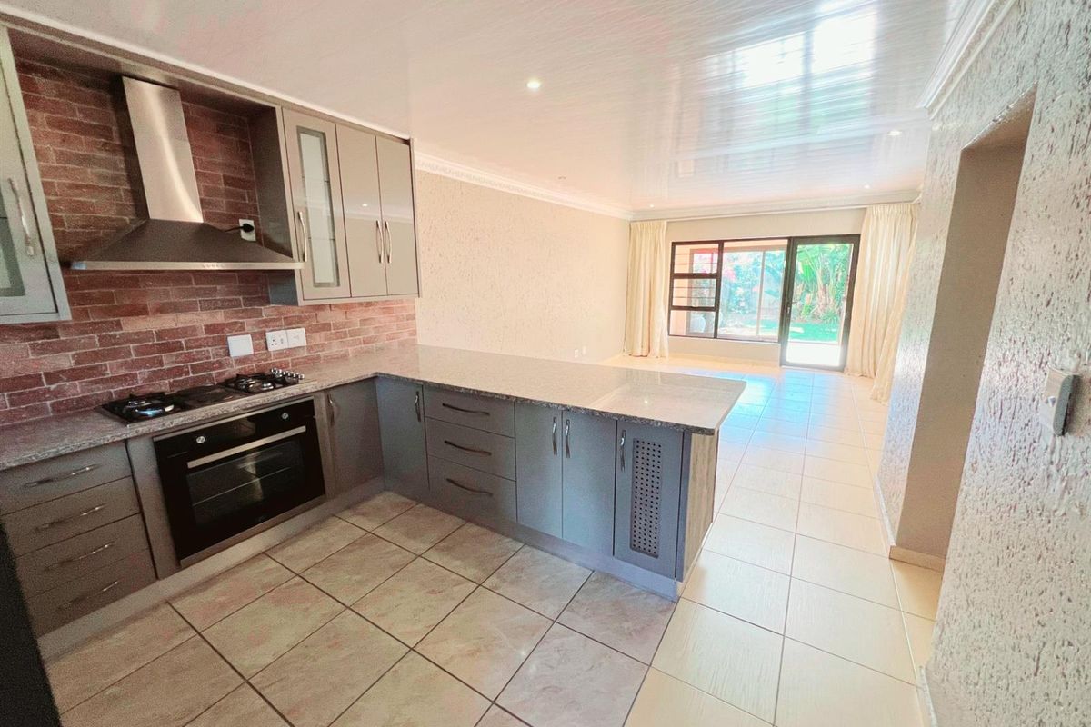 Secure Ground Floor Unit with Private Garden | 24hr Security | Weltevreden Park - Photo 5