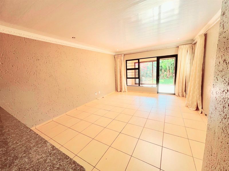 Secure Ground Floor Unit with Private Garden | 24hr Security | Weltevreden Park - Photo 4