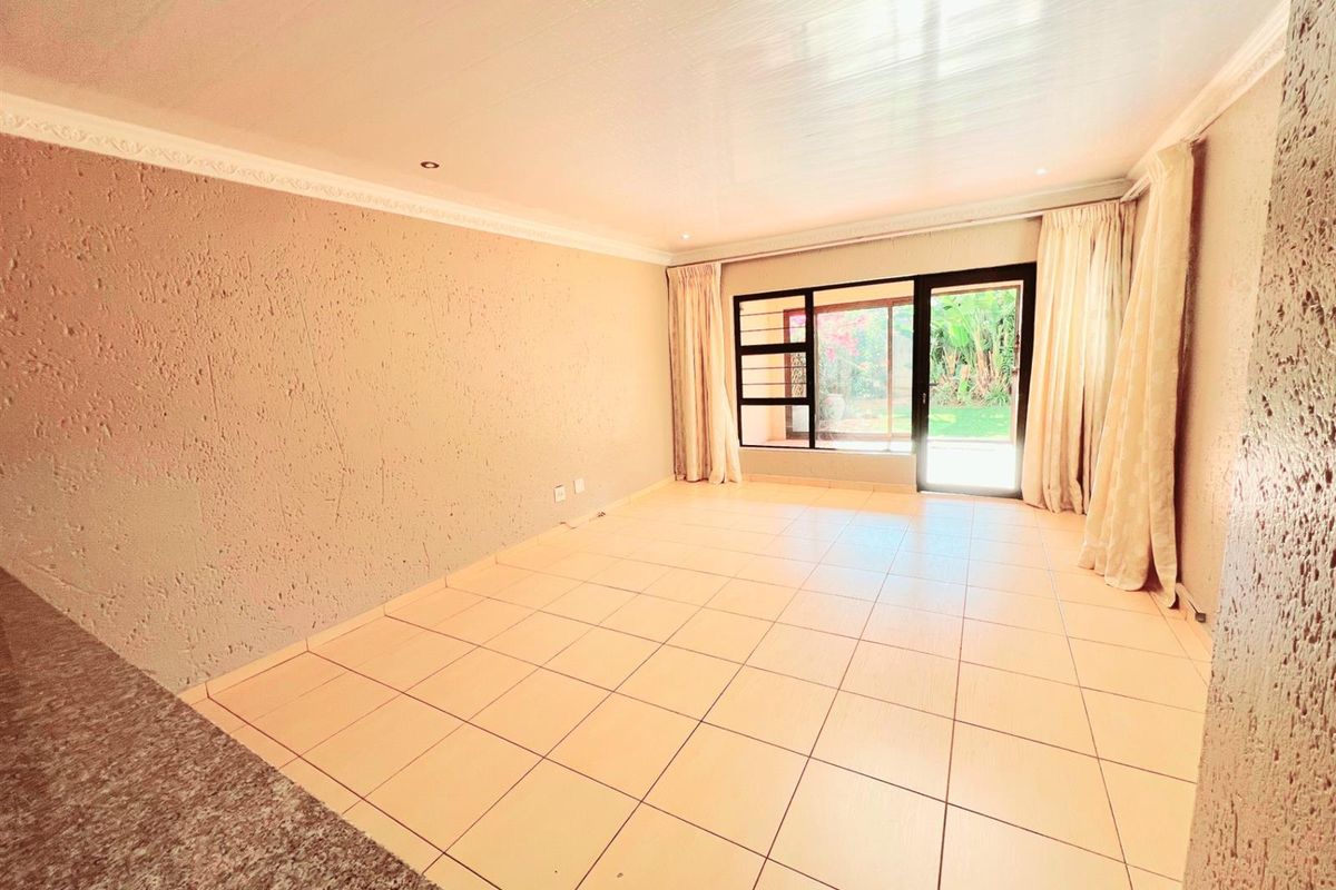 Secure Ground Floor Unit with Private Garden | 24hr Security | Weltevreden Park - Photo 4