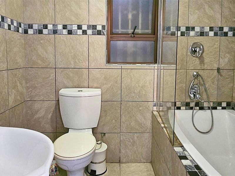 Wheelchair and pet friendly 2 Bedroom Apartment - Photo 6